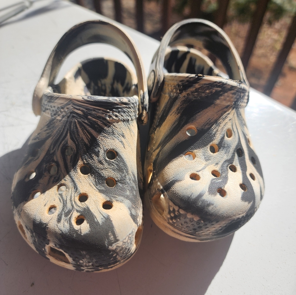 Crocs Size 5 Black and Cream Sandals with Ventilation and Secure Strap